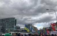 Вчера в Москве можно было полюбоваться украинским флагом