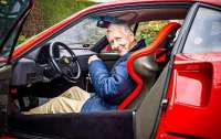 У США 80-річний пенсіонер їздить на Ferrari F40 кожного дня, окрім вихідних