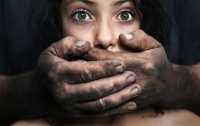 Педофил изнасиловал двух 15-летних девушек на Сумщине