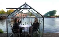 В Амстердаме открыли необычный антикоронавирусный ресторан
