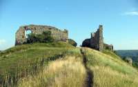 Руїни замку на Поділлі приваблюють своїм минулим (фото)