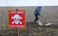 Российские наемники не стесняются стрелять по гражданским объектам и украинским бойцам (фото)