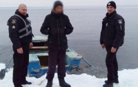 Под Херсоном подростка унесло на льдине на 2 км от берега