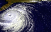 Ураган Мария наконец утихает и идет из США