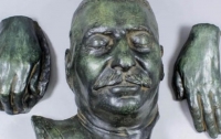 На аукционе в Великобритании продали посмертную маску Сталина