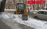 В Киеве шестые сутки убирают снег (ФОТО)