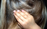 Черновчанин проломил череп 8-летней дочери соседа