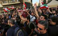 Протесты  в Бейруте: люди требуют отставки президента