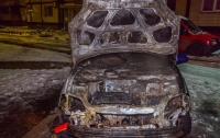 В Днепре внезапно вспыхнул автомобиль