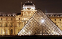 Лувр - самый популярный музей мира