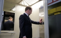 Смелые охранники спасли премьер-министра от лифта (видео)