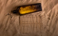 На пляже в Австралии нашли старейшее письмо в бутылке