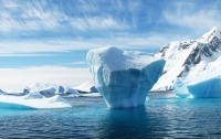 От Антарктиды откалывается айсберг невероятных размеров