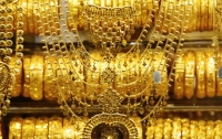 Контрабандистки пытались провезти 4 килограмма золота в трусах