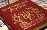 Зеленський протягом року ігнорує Конституцію України, не підписуючи закон про заборону російських книг