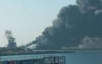 В оккупированном Бердянске прогремели взрывы, начался масштабный пожар