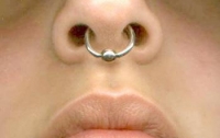 С пирсингом в носу опасно ходить к стоматологу