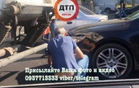ДТП в Киеве: автомобиль залетел под грузовик