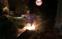 В Киеве неизвестные взорвали автомобиль (видео)
