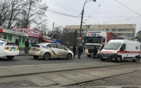 Фура сбила мужчину на пешеходном переходе в Киеве