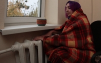 В Киеве женщина разбила стеклянные двери в банке, чтобы погреться возле батареи
