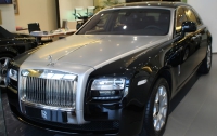 В украинском автосалоне Rolls-Royce появился призрак (ФОТО)