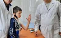 Мальчик отрубил себе палец, когда помогал родителям