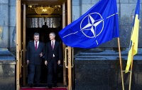 Порошенко поручил привести разведку Украины к стандартам НАТО