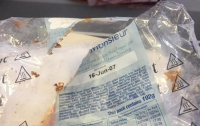 Авиапассажира накормили просроченным на 10 лет сэндвичем