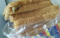 Житель Одессы обнаружил в хлебе грязную тряпку