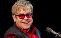 Элтон Джон отверг обвинения экс-телохранителя в домогательствах