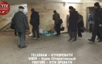 В киевском метро девушку облили краской