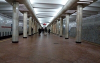 Киевское метро останавливали из-за падения человека на рельсы