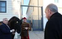 Орбан подарував Ердогану коня, а той віддячив електромобілем турецького виробництва (фото)