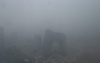 Столица Китая плотно окутана дымом (ФОТО)