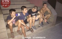 В Киеве юные хулиганы избили и ограбили прохожих