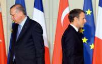 Турция советует Франции избавиться от мании величия