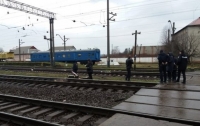 Пытался проползти под поездом: на Закарпатье погиб мужчина