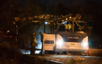 В США автобус со школьниками попал в серьезную аварию (видео)