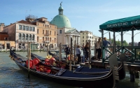 Французская пара угнала гондолу в Венеции