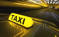 В Киеве пассажир такси угнал авто, пока водитель открывал багажник