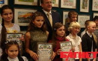 Как в Киеве детей ноутбуками награждали (ФОТО)