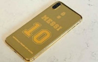 Месси покрыл iPhone золотом и украсил именем жены