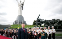 Янукович поздравил всех украинцев с Победой