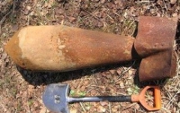 Огромную бомбу в Ровенской области  не спешат разминировать