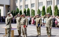 Выпускников военных вузов сразу направят в воинские части и лишь потом в отпуск