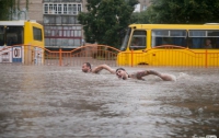 Подробности потопа в Луцке: затопленные здания, утонувшие авто, заплыв кролем (ФОТО)