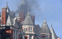 В известном отеле Лондона начался сильный пожар