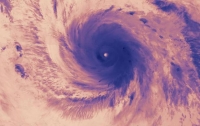 NASA показало снимок глаза урагана 