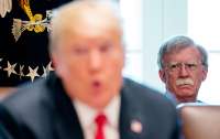 Трамп считал Украину частью России, – Болтон
